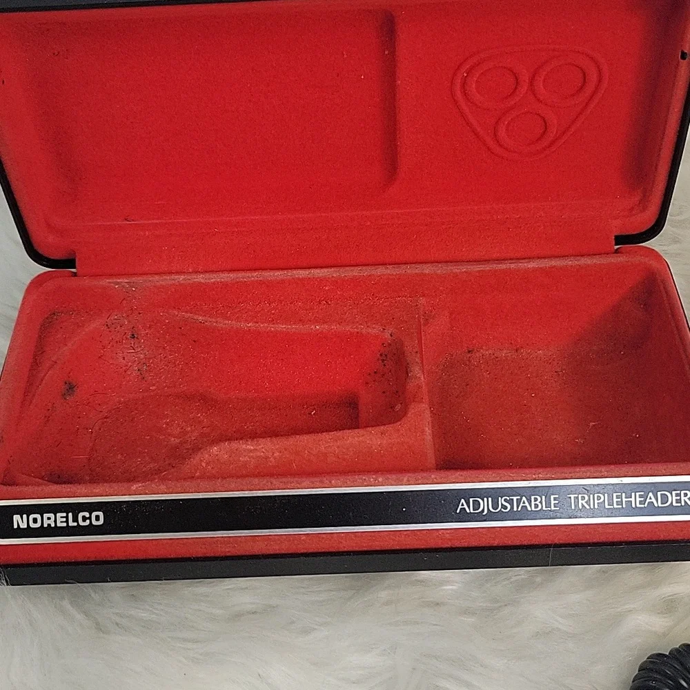 Vintage‎ Norelco Adjustable Tripleheader Electric Shaver With Case